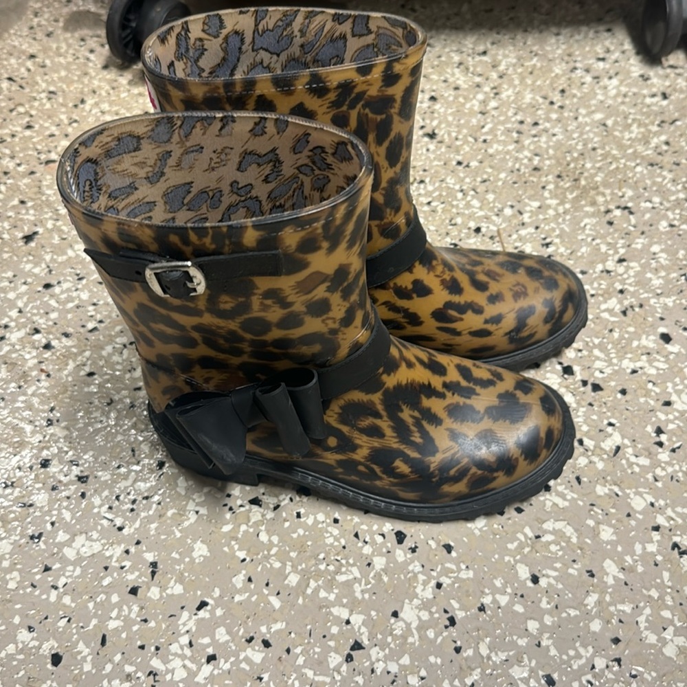 Girls leopard rain boots size 3 very good condition